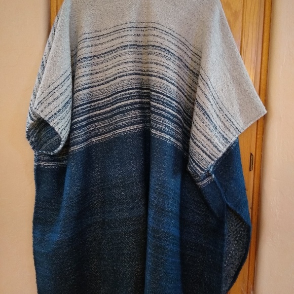 Kensie blue/gray poncho one size - Picture 2 of 3